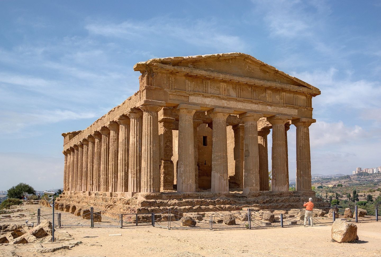 神殿之谷的和谐神殿，约建造于公元前450年，位于意大利西西里岛南海岸的阿格里真托