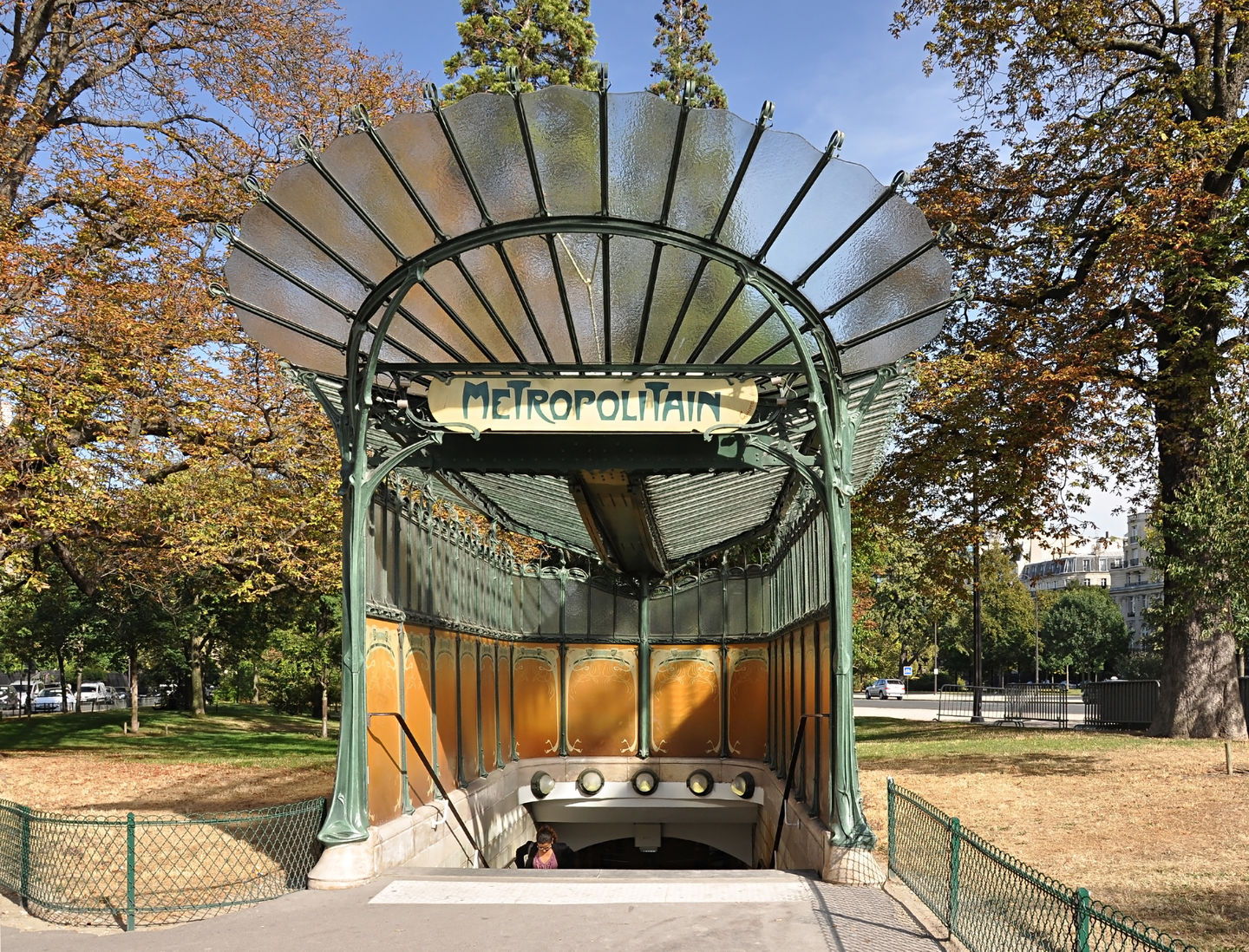王妃门地铁出入口，位于法国巴黎
